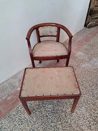 Poltrona d'epoca con poggia piedi 