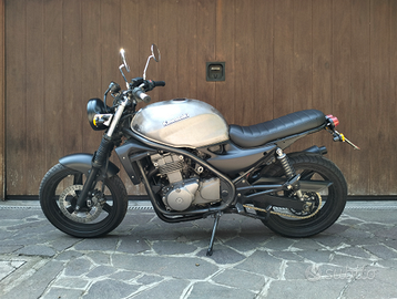 Custom scrambler cafè racer