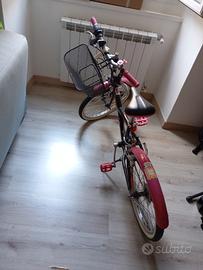 Bicicletta bambina rosa e nera Decathlon 