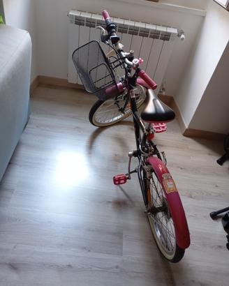 Bicicletta bambina rosa e nera Decathlon 