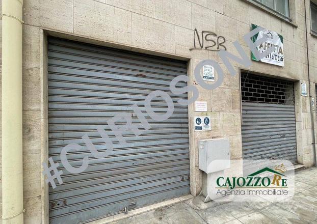 Porto-Cavour: locale 70 mq 2 luci