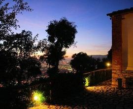 Villa con giardino e vista panoramica mozzafiat...