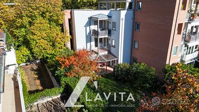 Porzione di casa con ampio giardino privato a Mera