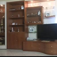 parete attrezzata ciliegio con porta scorrevole e 