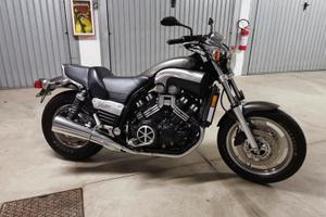 Yamaha VMAX 1200 carbon look