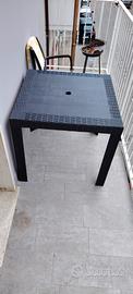 2 tavolo in rattan