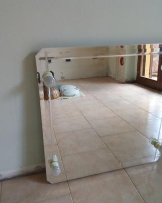 specchio con 4 lampadine