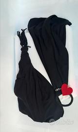 Sciarpa gioiello in jersey nero, con cuore rosso