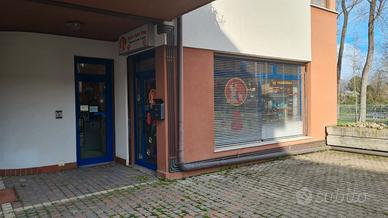 Negozio + magazzino 218mq