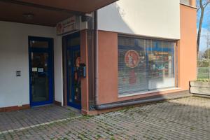 Negozio + magazzino 218mq