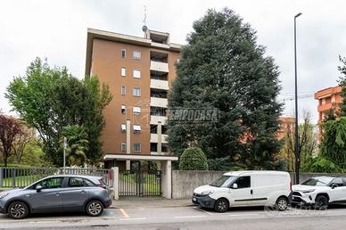 3 LOCALI DI AMPIA METRATURA CON TERRAZZINO E BOX A