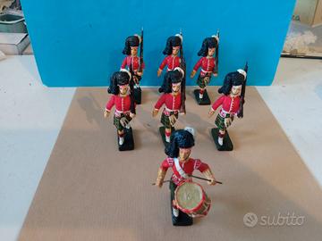 Soldatini scozzesi in parata