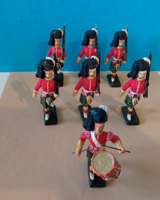 Soldatini scozzesi in parata