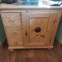 mobiletto tirolese con tre cassetti