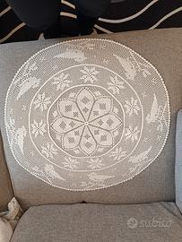 Centrino fatti a mano bianco