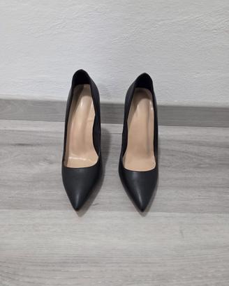 Scarpe Décolleté Nere a Punta con Tacco Largo