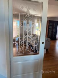 Porta con vetro decorato