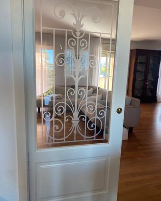 Porta con vetro decorato