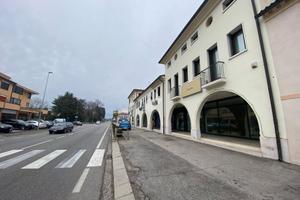 NEGOZIO A TEZZE SUL BRENTA