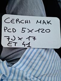 Cerchi in lega 17 pollici con gomme