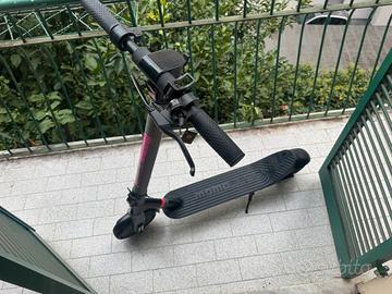 Monopattino elettrico Momo design