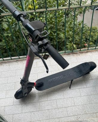 Monopattino elettrico Momo design