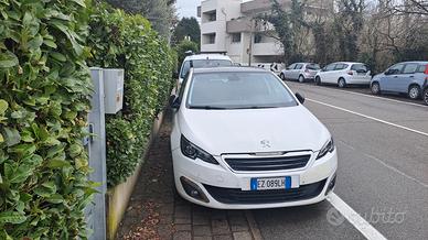 Privato vende auto Peug. 308 berlina