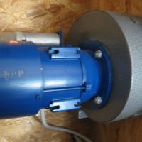 Motore per gonfiabili,220v (con base in legno)