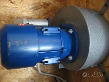 Motore per gonfiabili,220v (con base in legno)