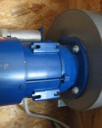 Motore per gonfiabili,220v (con base in legno)