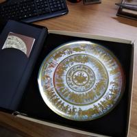 piatto decorativo vintage in  porcellana e oro 