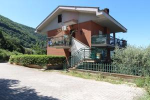 4 LOCALI A SCANDRIGLIA