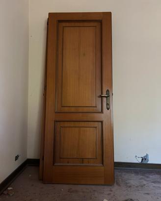 Porte in legno con cornice antiche