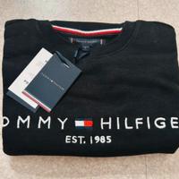 felpa uomo Tommy Hilfiger nera con scritta bianca 