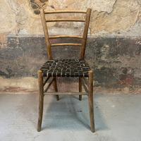 Vecchia sedia in legno vintage riciclo