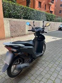 Honda Vision 110 grigio opaco