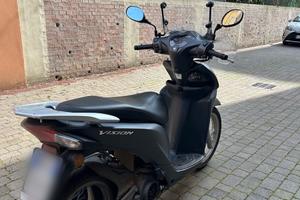 Honda Vision 110 grigio opaco