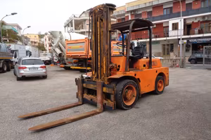 CARRELLO ELEVATORE OM DIESEL 65 Q