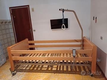 letto elettrico con ruote e sponde 