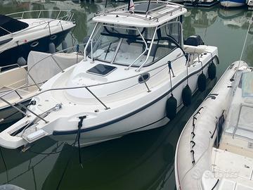 Boston Whaler 255 Conquest