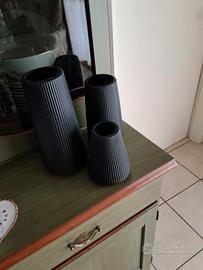 3 Vasi in Scala Neri