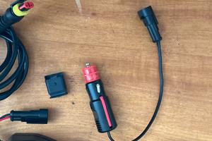 Carica batteria e mantenitore moto