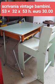 scrivania x bambini  vintage   con sedie 