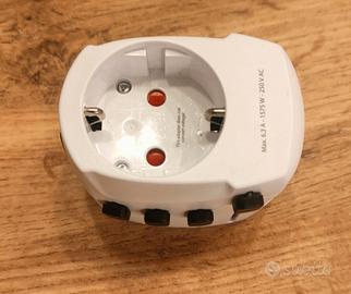 Adattatore universale da viaggio