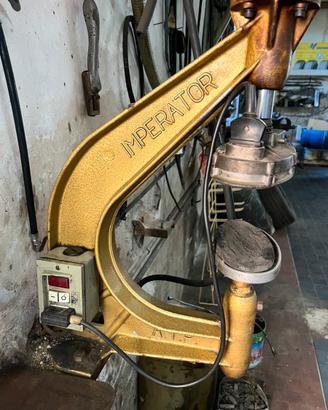 Pressa per pneumatici