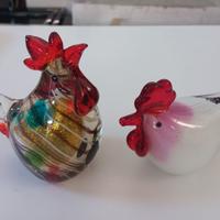 Gallo e gallina in vetro