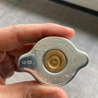 Suzuki Samurai o Santana tappo per radiatore