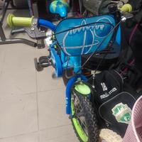 bicicletta con rotelle da bambino 