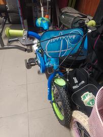 bicicletta con rotelle da bambino 