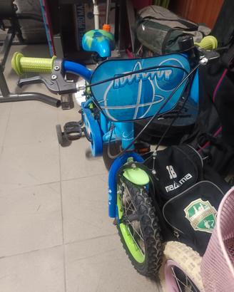 bicicletta con rotelle da bambino 